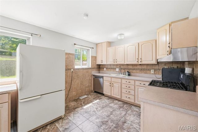 1816 Schulte Hill Drive, Maryland Heights, MO 63043
