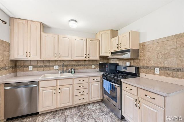 1816 Schulte Hill Drive, Maryland Heights, MO 63043