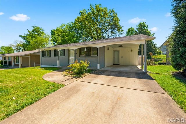 1816 Schulte Hill Drive, Maryland Heights, MO 63043