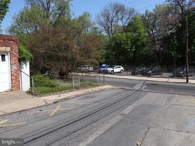 203 HAMILTON AVE, Darby, PA 19023