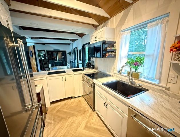 98 Oswegatchie Road, Waterford, CT 06385