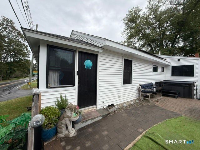 98 Oswegatchie Road, Waterford, CT 06385