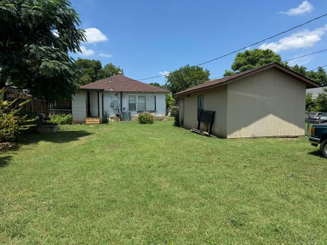 2634 Emmett Street, Dallas, TX 75211