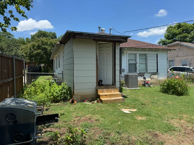 2634 Emmett Street, Dallas, TX 75211