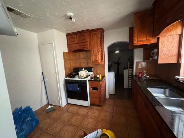 2634 Emmett Street, Dallas, TX 75211