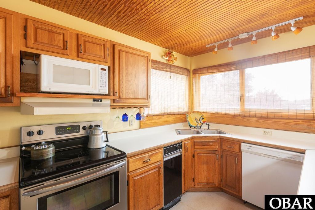 Image 6 of property listing at 2184 Pike Road Lot 17, Corolla, NC 27927