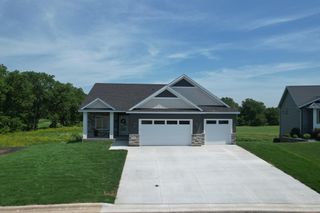 509 Golfview Avenue, Zumbrota, MN 55992