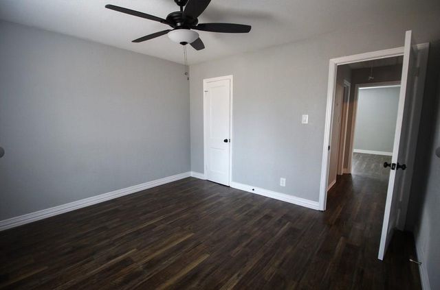 2733 Livingston Avenue, Fort Worth, TX 76110