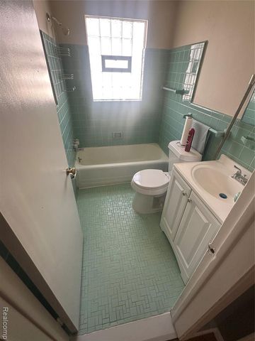 12731 W Parkway Street, Detroit, MI 48223