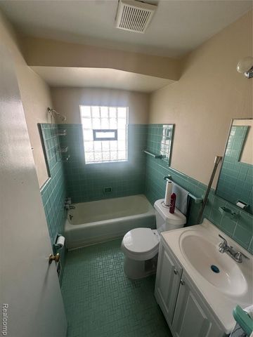 12731 W Parkway Street, Detroit, MI 48223