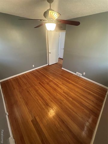 12731 W Parkway Street, Detroit, MI 48223