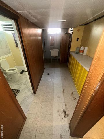 12731 W Parkway Street, Detroit, MI 48223