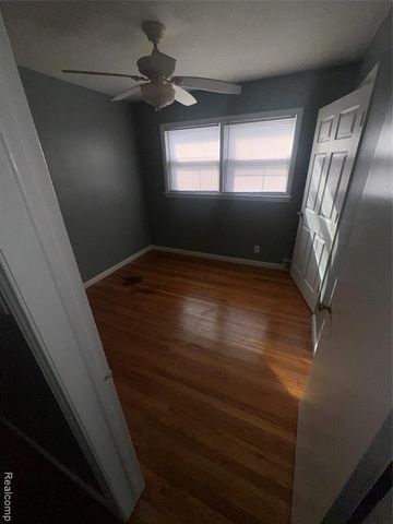 12731 W Parkway Street, Detroit, MI 48223