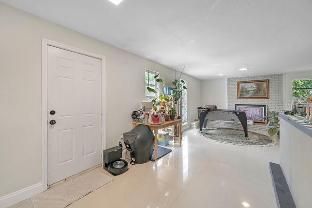 1304 E OSBORNE, Tampa, FL 33603