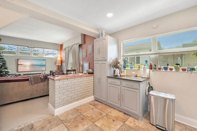 1304 E OSBORNE, Tampa, FL 33603