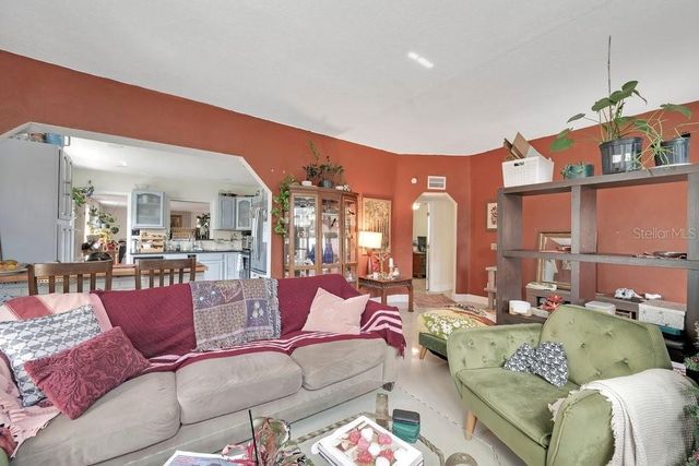 1304 E OSBORNE, Tampa, FL 33603