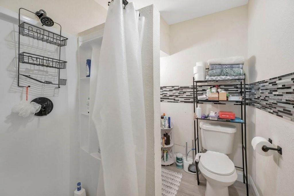 Image 12 of property listing at 1304 E OSBORNE, Tampa, FL 33603