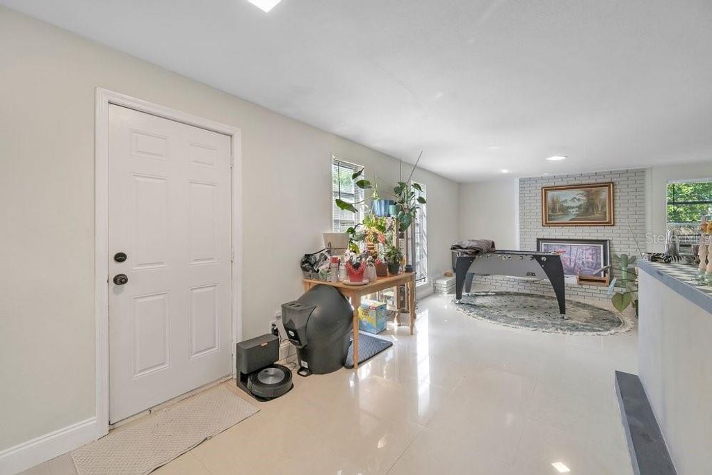 Image 13 of property listing at 1304 E OSBORNE, Tampa, FL 33603