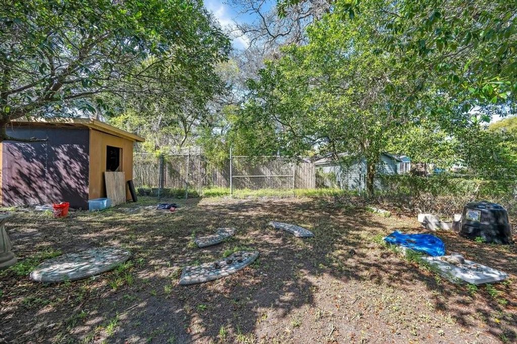 Image 19 of property listing at 1304 E OSBORNE, Tampa, FL 33603