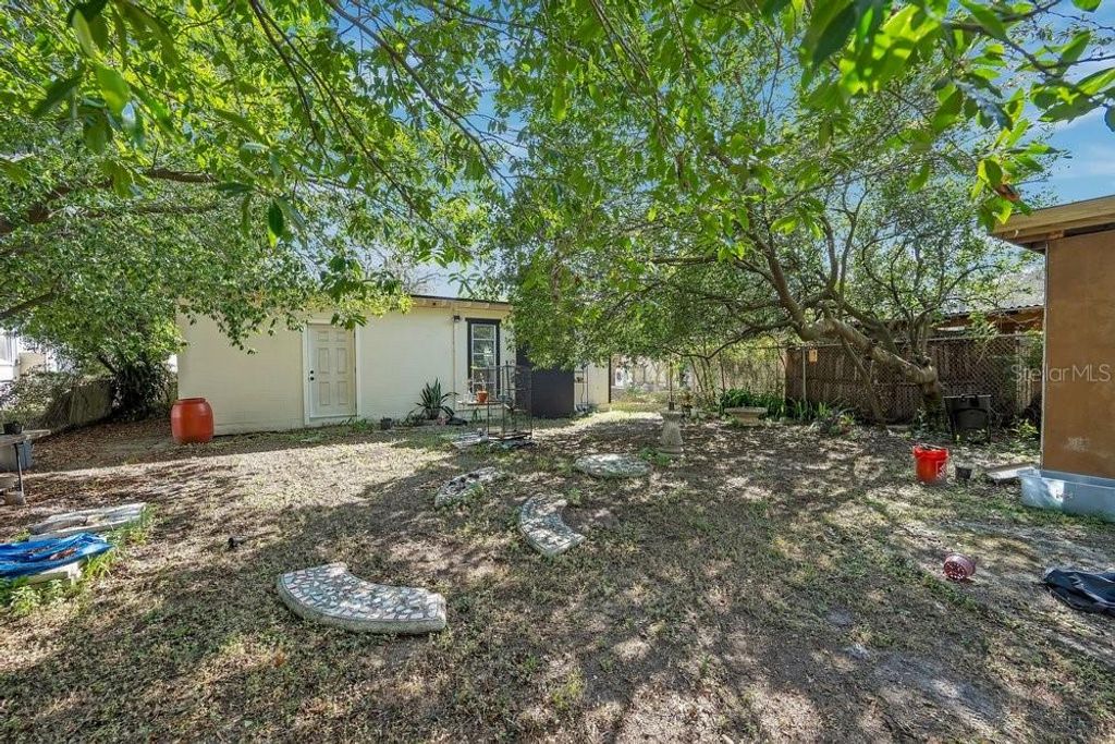 Image 20 of property listing at 1304 E OSBORNE, Tampa, FL 33603