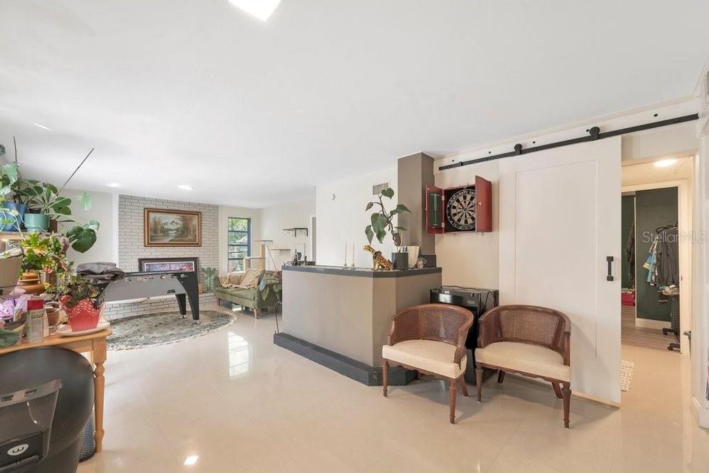 Image 8 of property listing at 1304 E OSBORNE, Tampa, FL 33603