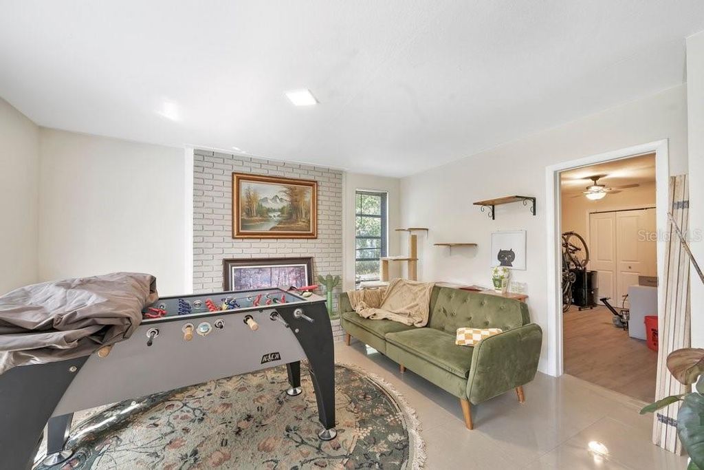 Image 9 of property listing at 1304 E OSBORNE, Tampa, FL 33603