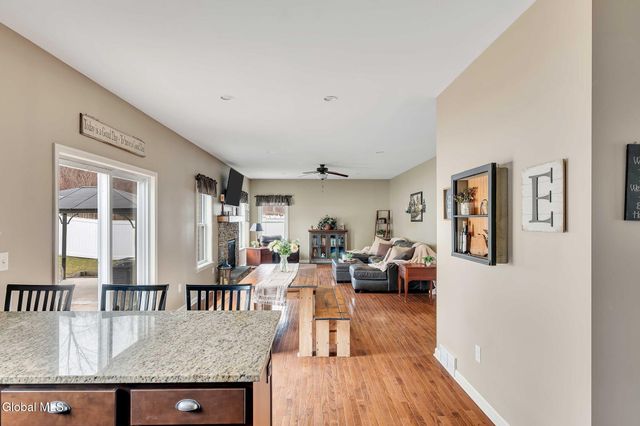 6 Jennifer Drive, Halfmoon, NY 12118