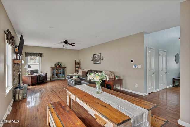 6 Jennifer Drive, Halfmoon, NY 12118