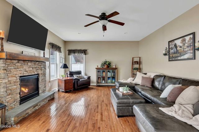 6 Jennifer Drive, Halfmoon, NY 12118