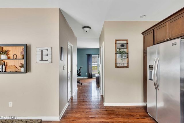 6 Jennifer Drive, Halfmoon, NY 12118