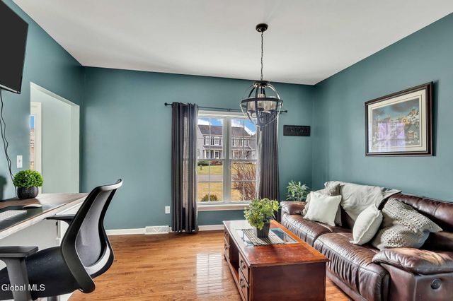 6 Jennifer Drive, Halfmoon, NY 12118