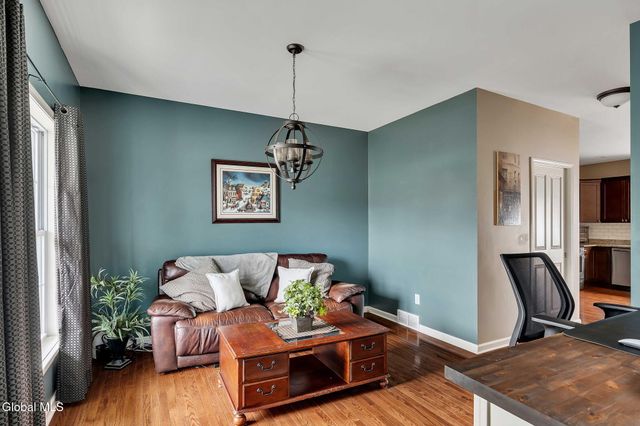 6 Jennifer Drive, Halfmoon, NY 12118