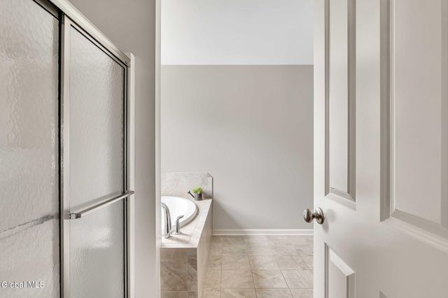 6 Jennifer Drive, Halfmoon, NY 12118