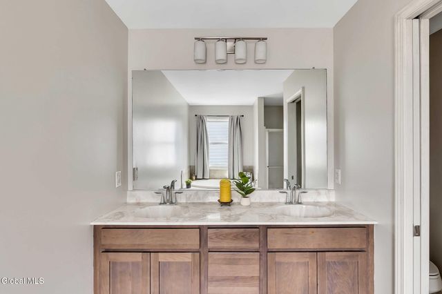 6 Jennifer Drive, Halfmoon, NY 12118