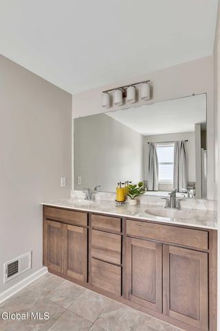 6 Jennifer Drive, Halfmoon, NY 12118