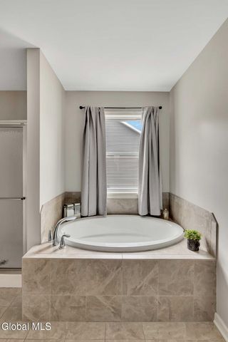 6 Jennifer Drive, Halfmoon, NY 12118