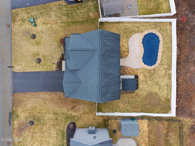 6 Jennifer Drive, Halfmoon, NY 12118