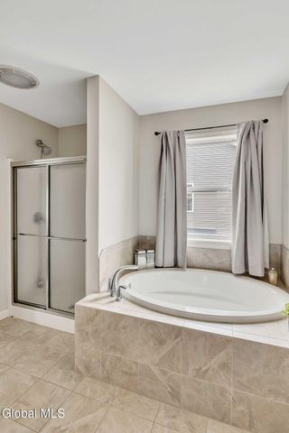 6 Jennifer Drive, Halfmoon, NY 12118