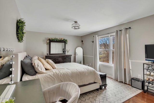 6 Jennifer Drive, Halfmoon, NY 12118