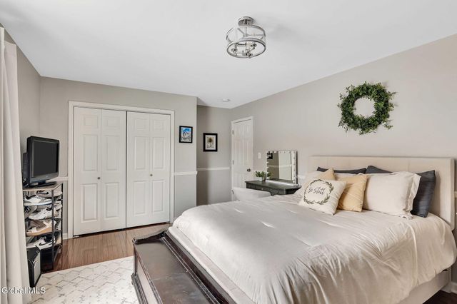 6 Jennifer Drive, Halfmoon, NY 12118