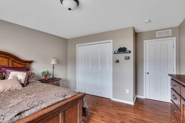 6 Jennifer Drive, Halfmoon, NY 12118