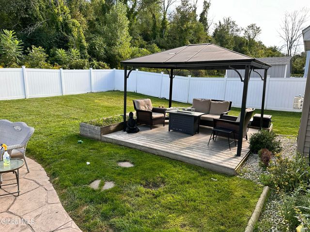 6 Jennifer Drive, Halfmoon, NY 12118