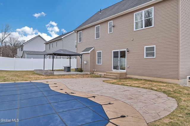 6 Jennifer Drive, Halfmoon, NY 12118