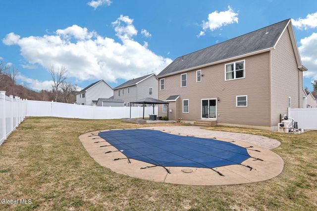 6 Jennifer Drive, Halfmoon, NY 12118