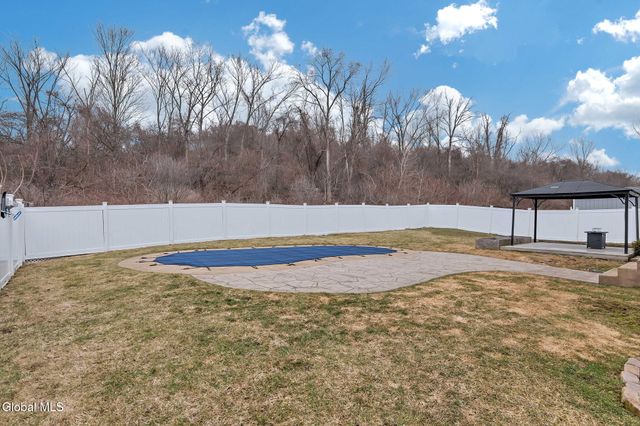 6 Jennifer Drive, Halfmoon, NY 12118