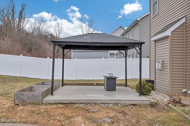 6 Jennifer Drive, Halfmoon, NY 12118