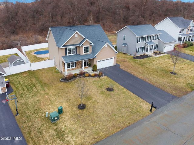 6 Jennifer Drive, Halfmoon, NY 12118
