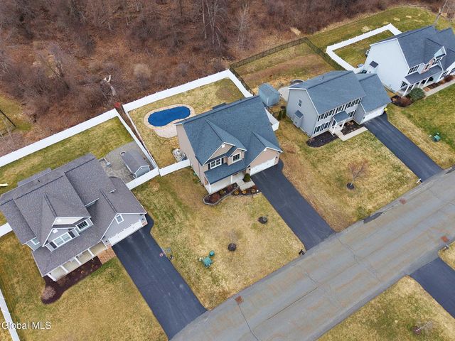6 Jennifer Drive, Halfmoon, NY 12118