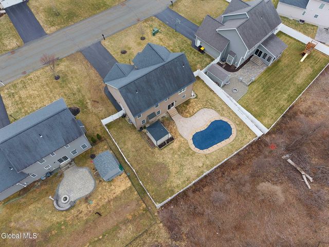 6 Jennifer Drive, Halfmoon, NY 12118