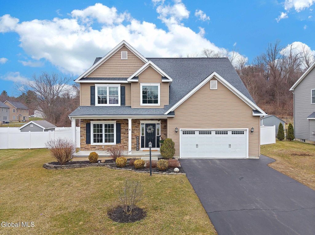 6 Jennifer Drive, Halfmoon, NY 12118